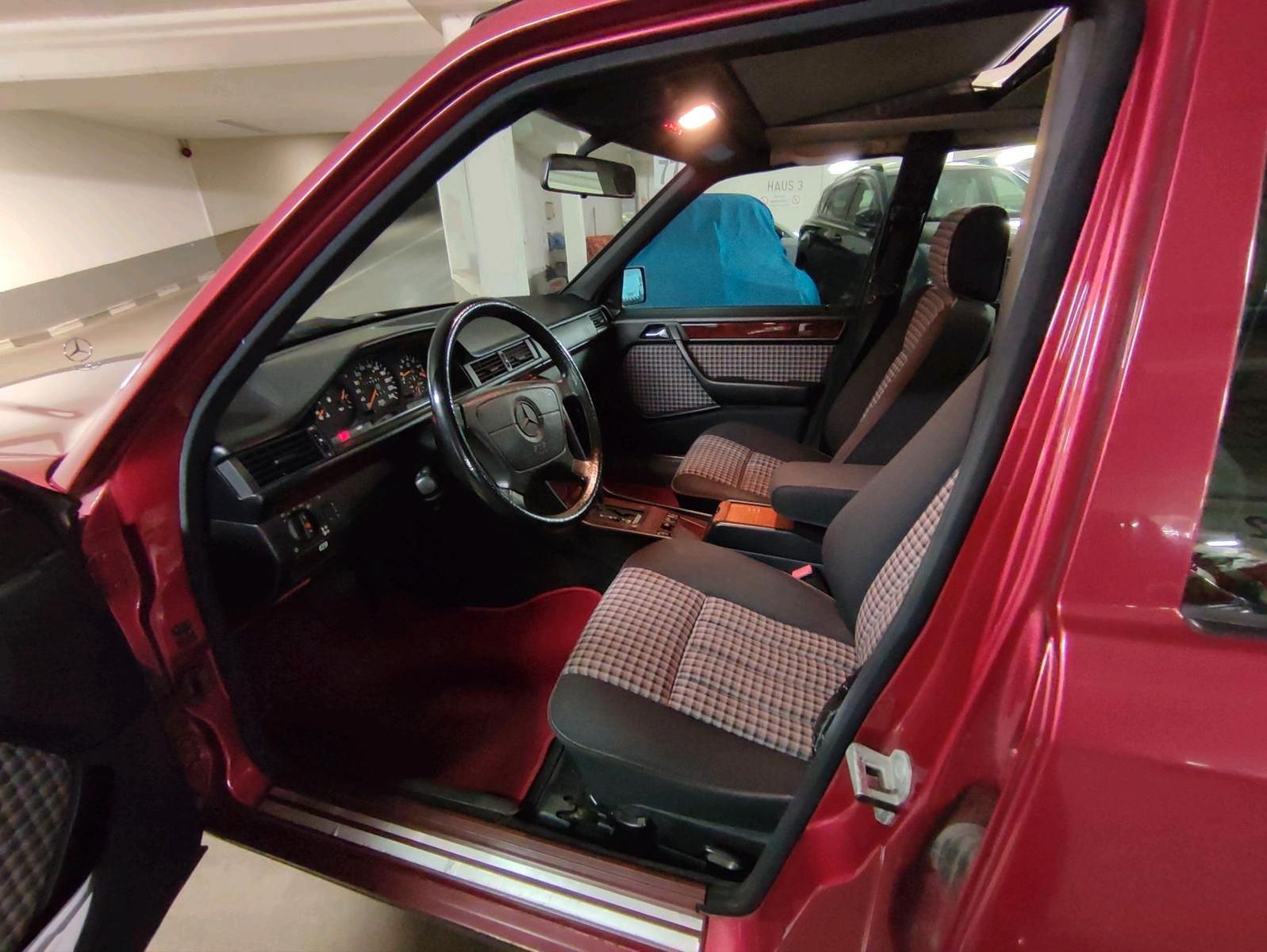 Mercedes-Benz E 200