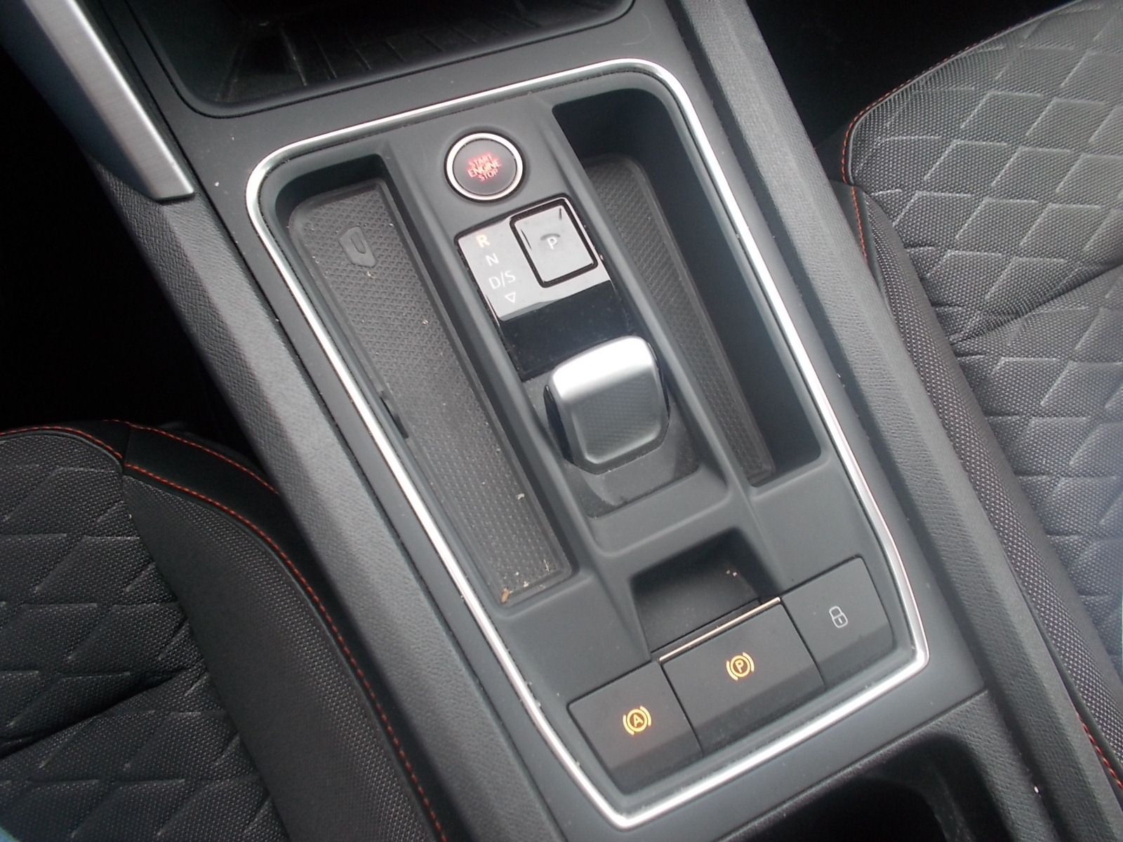 Fahrzeugabbildung SEAT Leon Sportstourer FR 2.0 TDI DSG