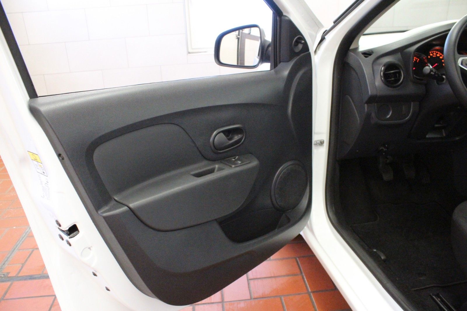 Fahrzeugabbildung Dacia Sandero TCE 100 Eco G*Klima*Radio/CD*LPG