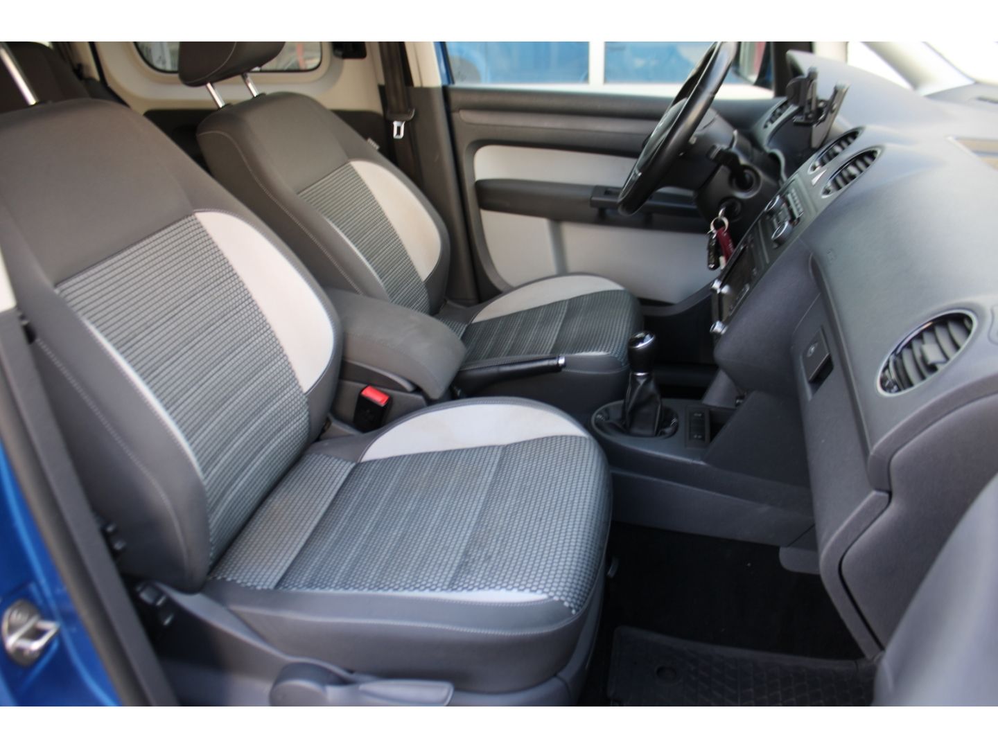 Fahrzeugabbildung Volkswagen Caddy Kombi Cross BMT AHK-abnehmbar Mehrzonenkli
