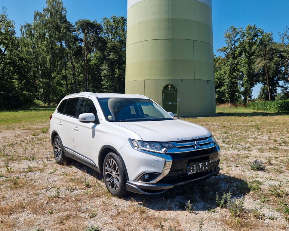 Image of Mitsubishi Outlander