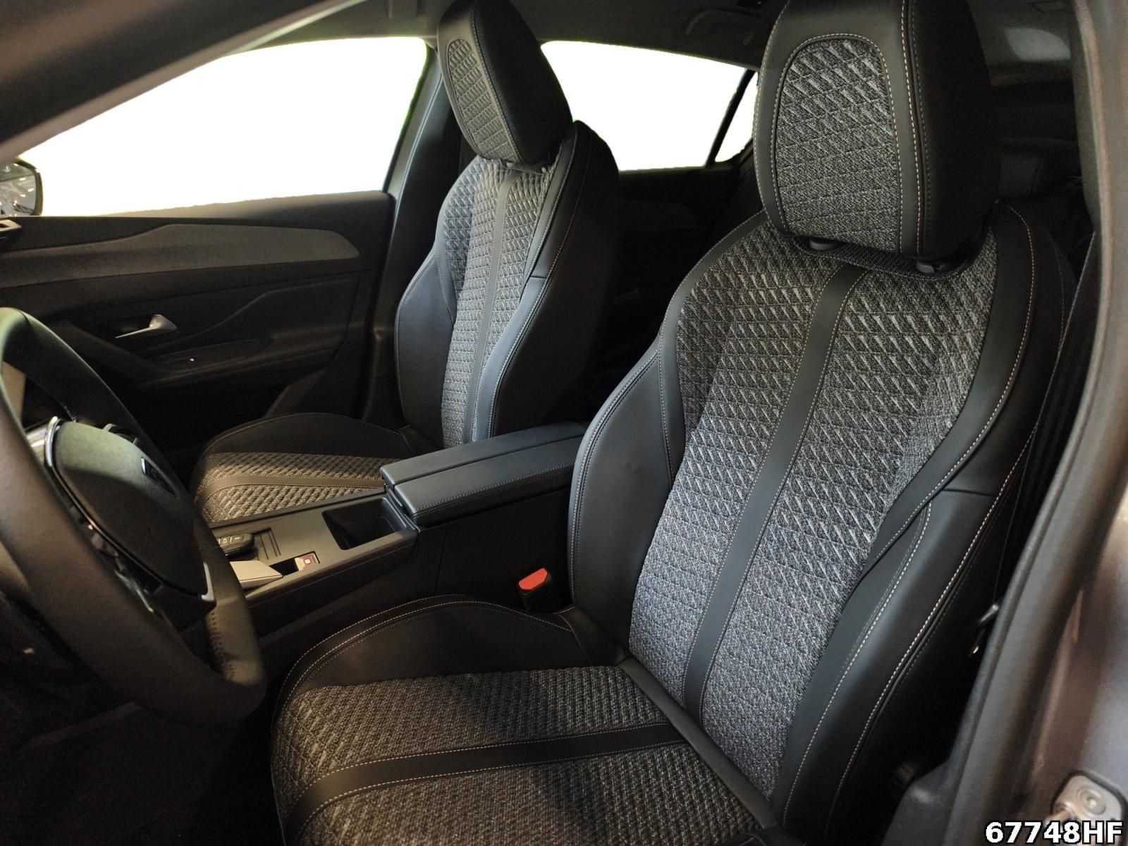 Fahrzeugabbildung Peugeot e-308 ALLURE Elektromotor 156