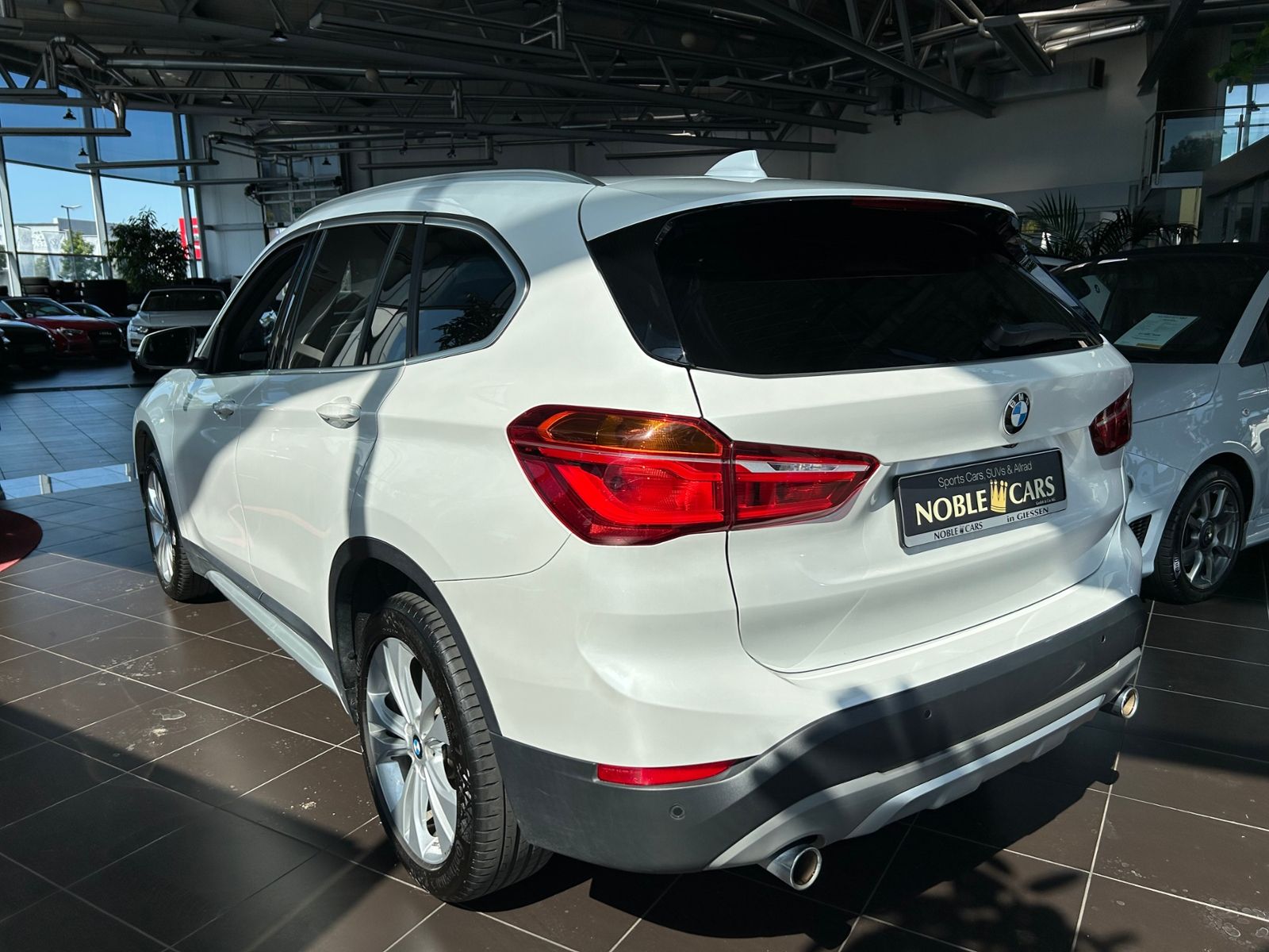 Fahrzeugabbildung BMW X1 sDrive 20 i xLine MEMO LED NAV RFK SHZ 18"