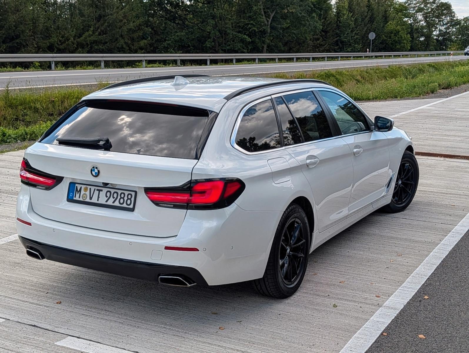 BMW 530d Touring Perlmuttweiß , Scheckheft , Navi