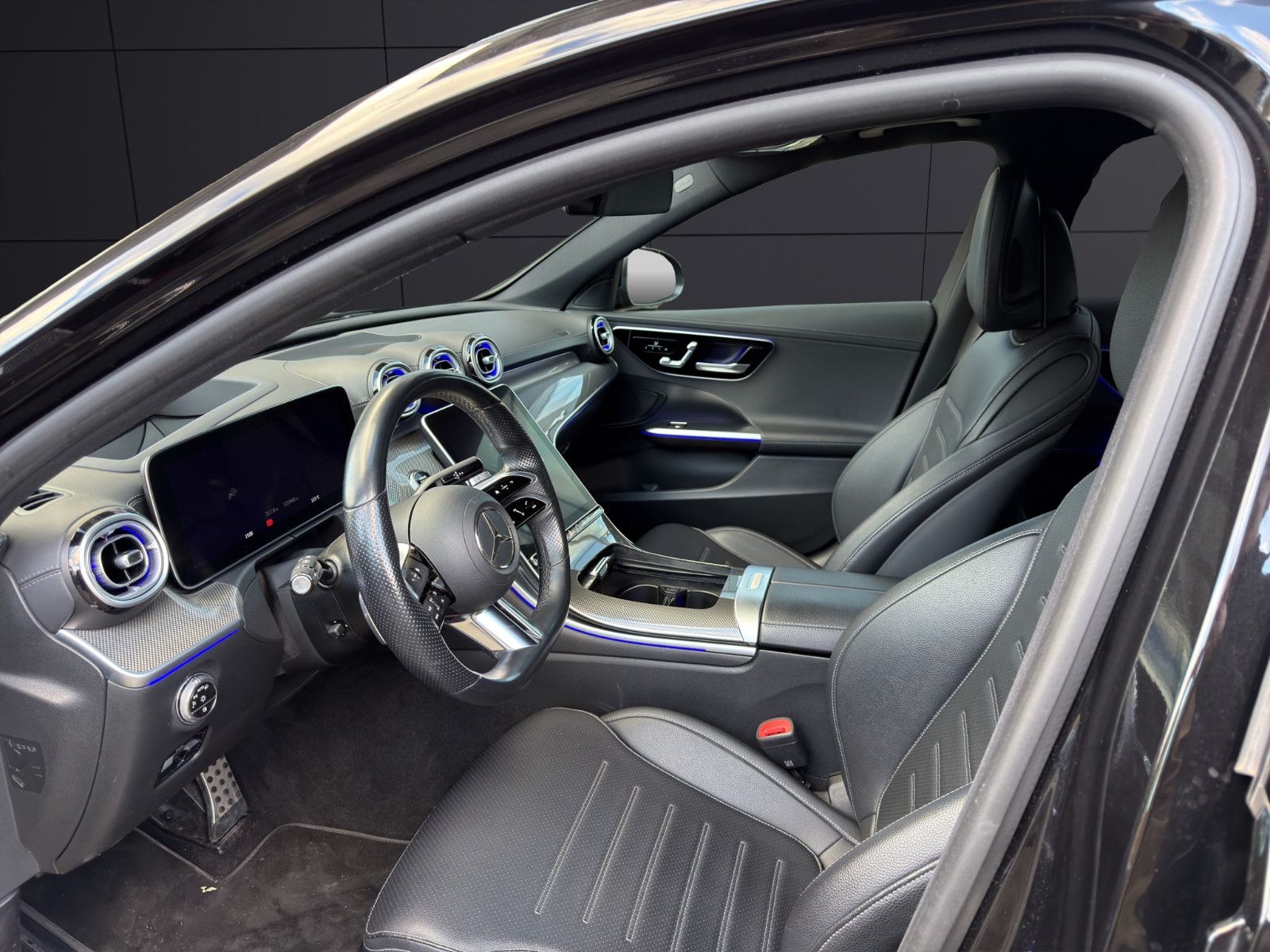 Fahrzeugabbildung Mercedes-Benz C 300 e*AMG-Line*Night-Paket*Pano*Ambiente*360°