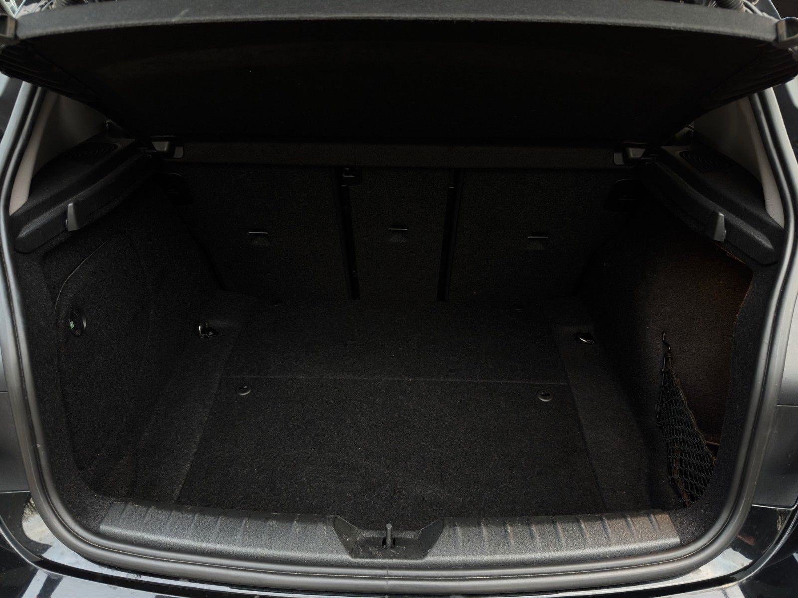 Fahrzeugabbildung BMW 118i Sport Line *Leder*Navi*Dig.Cock*LED*