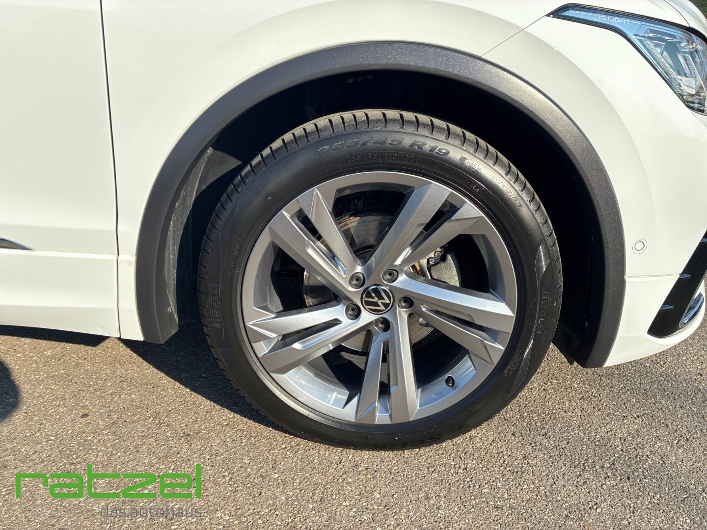 Fahrzeugabbildung Volkswagen Tiguan R-Line 2.0 TDI DSG AHK LED Matrix 360 Kam