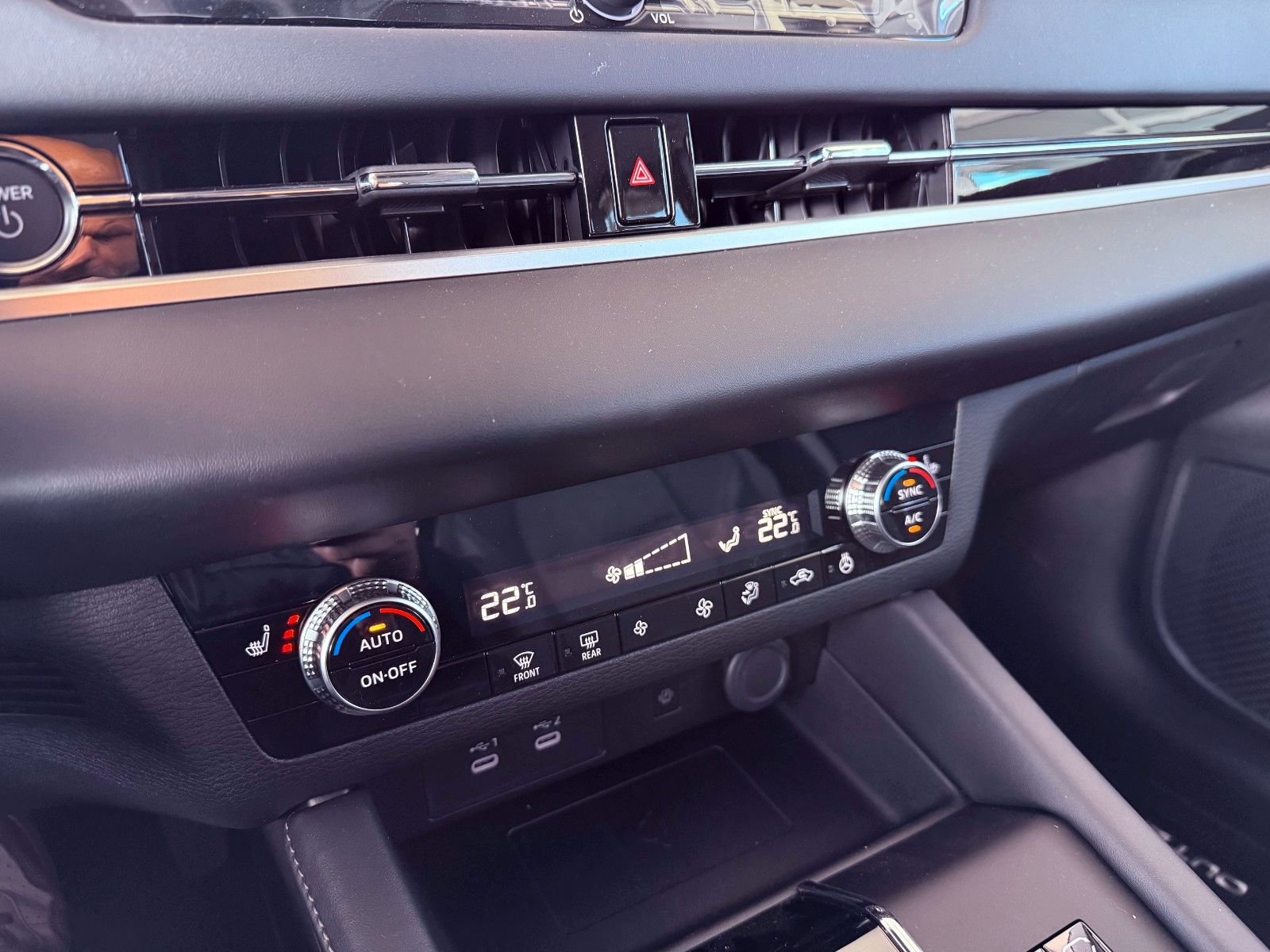 Fahrzeugabbildung Mitsubishi Outlander Intro Edi. PHEV 4WD LED AHK Kam 20"