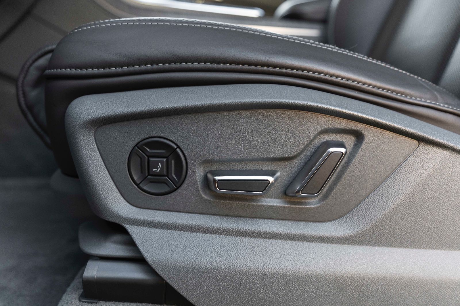 Fahrzeugabbildung Audi Q8 55 TFSI quattro S-LINE 360° B&O LED MASSAGE