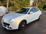 Alfa Romeo Giulietta Turismo 1.6 JTD NAVI XENON - Alfa Romeo Giulietta mit Diesel-Antrieb: 1.6