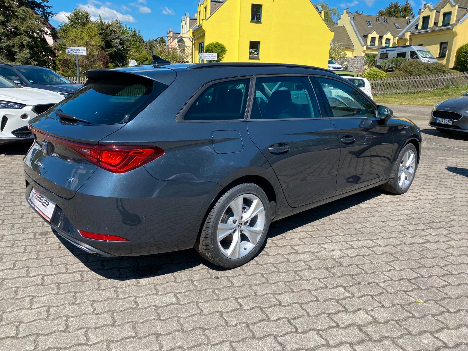 Fahrzeugabbildung SEAT Leon Sportstourer 1.5 eTSI FR *DSG *AHZV