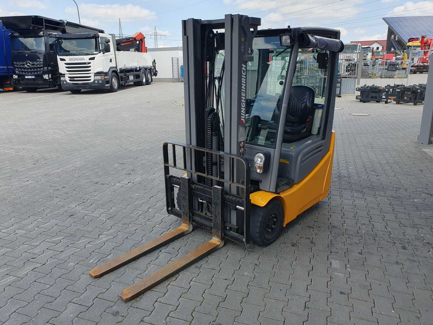Fahrzeugabbildung Jungheinrich EFG 215 / Triplex: 4.25m! / nur 3.439h! / 2022