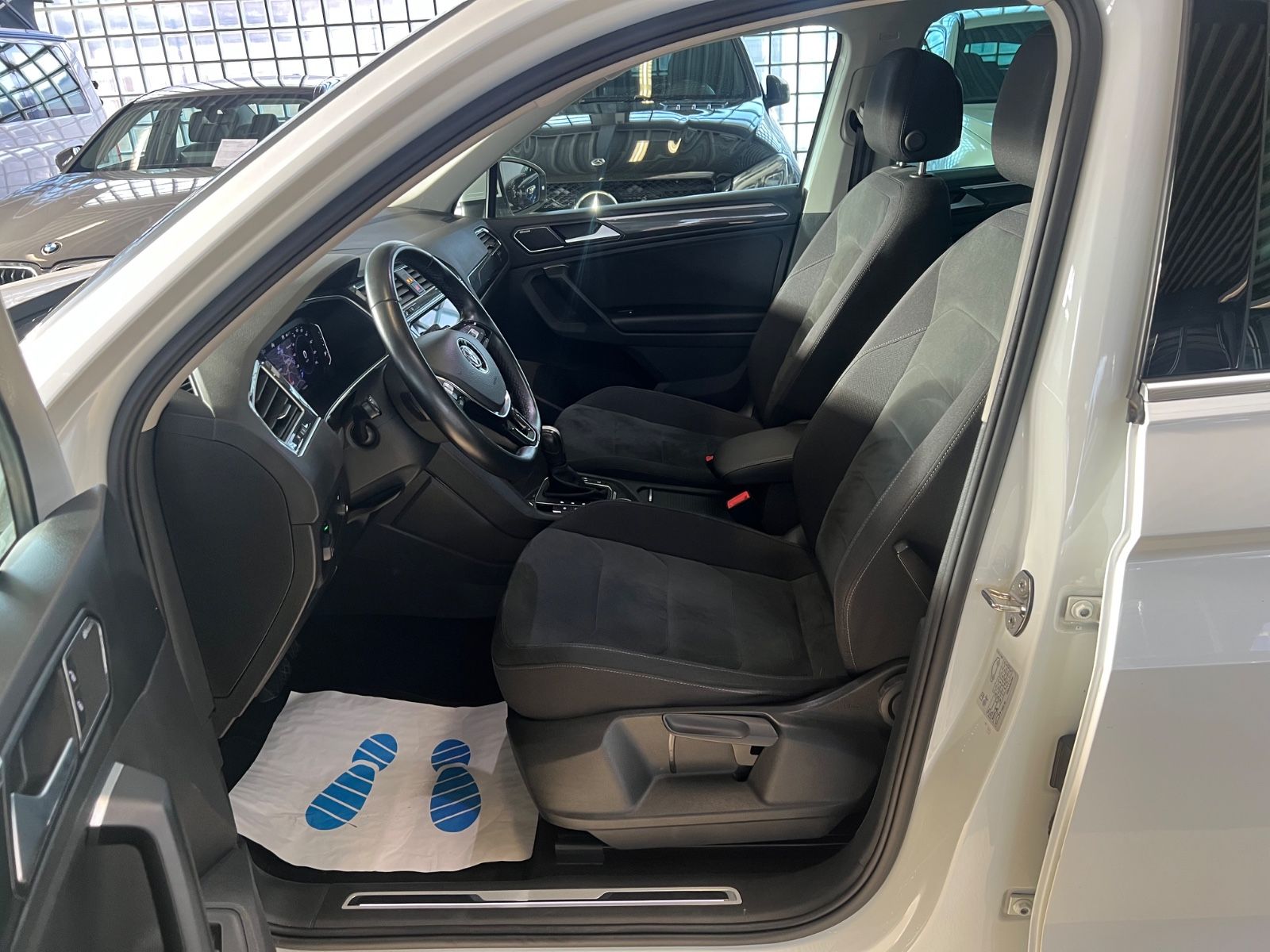 Fahrzeugabbildung Volkswagen Tiguan Highline DSG 4Motion R LINE VIRTUAL*PANO*