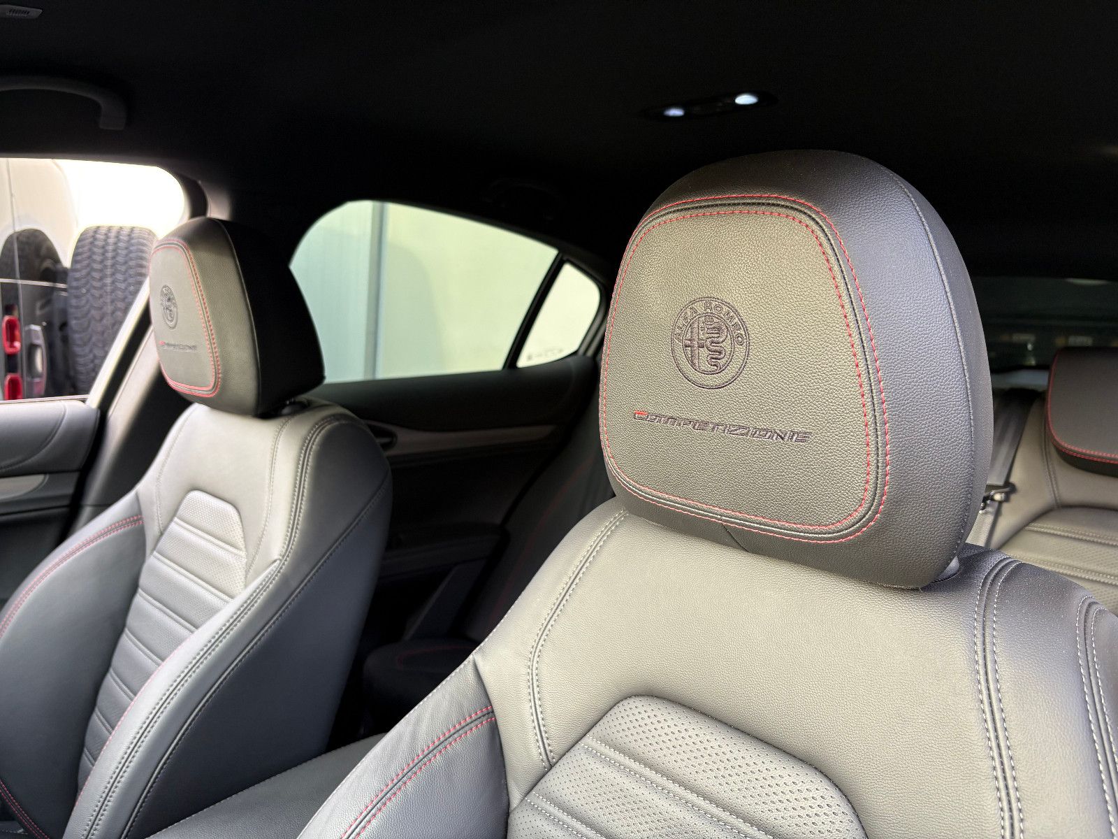 Fahrzeugabbildung Alfa Romeo Stelvio Competizione Q4/HARMAN/KARDON/KAMEERA