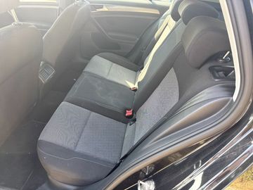 Volkswagen Golf - 10