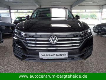Volkswagen Touareg - 1
