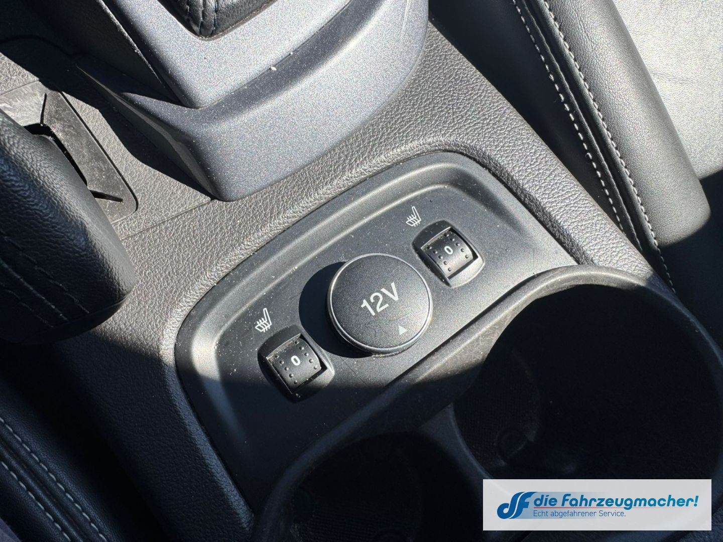 Fahrzeugabbildung Ford Focus Turnier Titanium Navi Leder *EXPORT