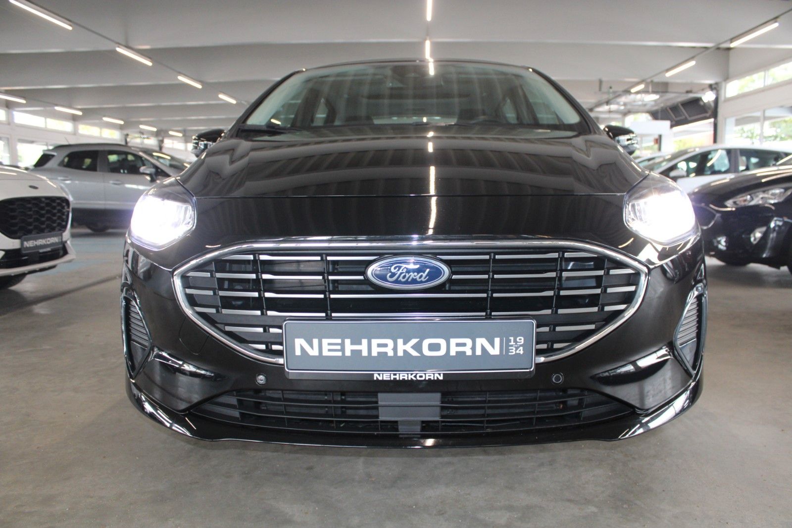 Fahrzeugabbildung Ford Fiesta Titanium 5-T LED RFK PANODACH ACC WinterP