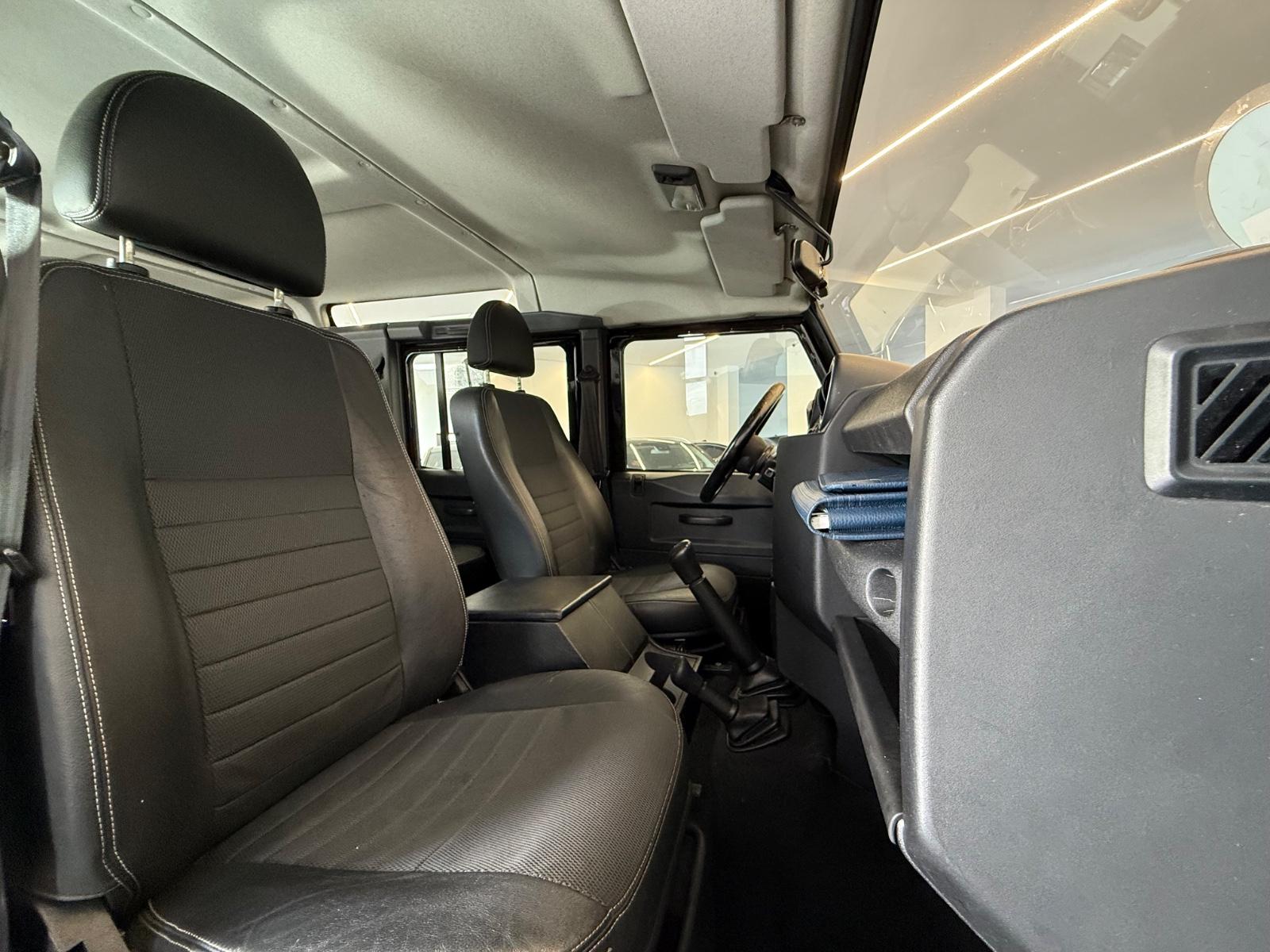 Land Rover Defender 110 SE 122ch - 1 ère main - 7 Places - Climatisation - Attelage