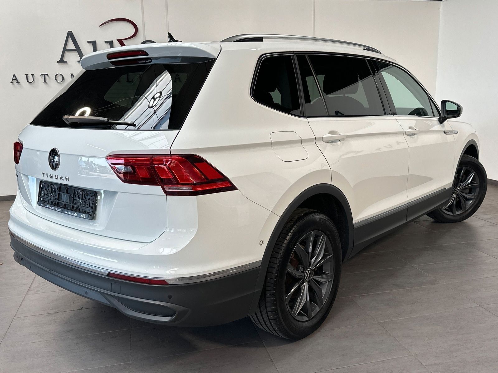 Fahrzeugabbildung Volkswagen Tiguan Allspace 2.0 TDI DSG Life NAV+LED+AHK