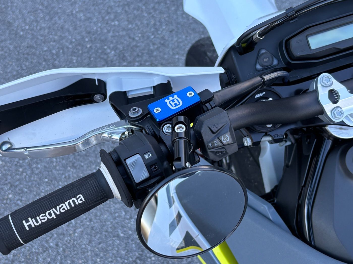 Fahrzeugabbildung Husqvarna 701 Supermoto Garantie bis 03.2026