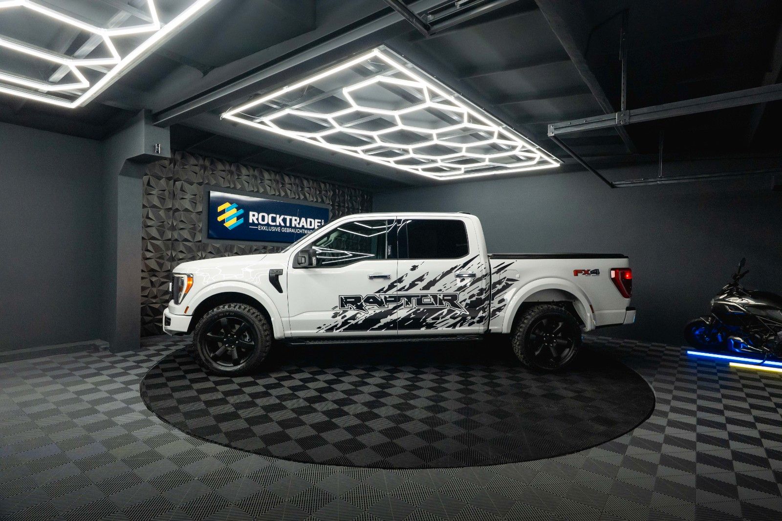 Fahrzeugabbildung Ford F150 5.0L V8 4x4 Offroad SuperCrew RAPTOR 19%