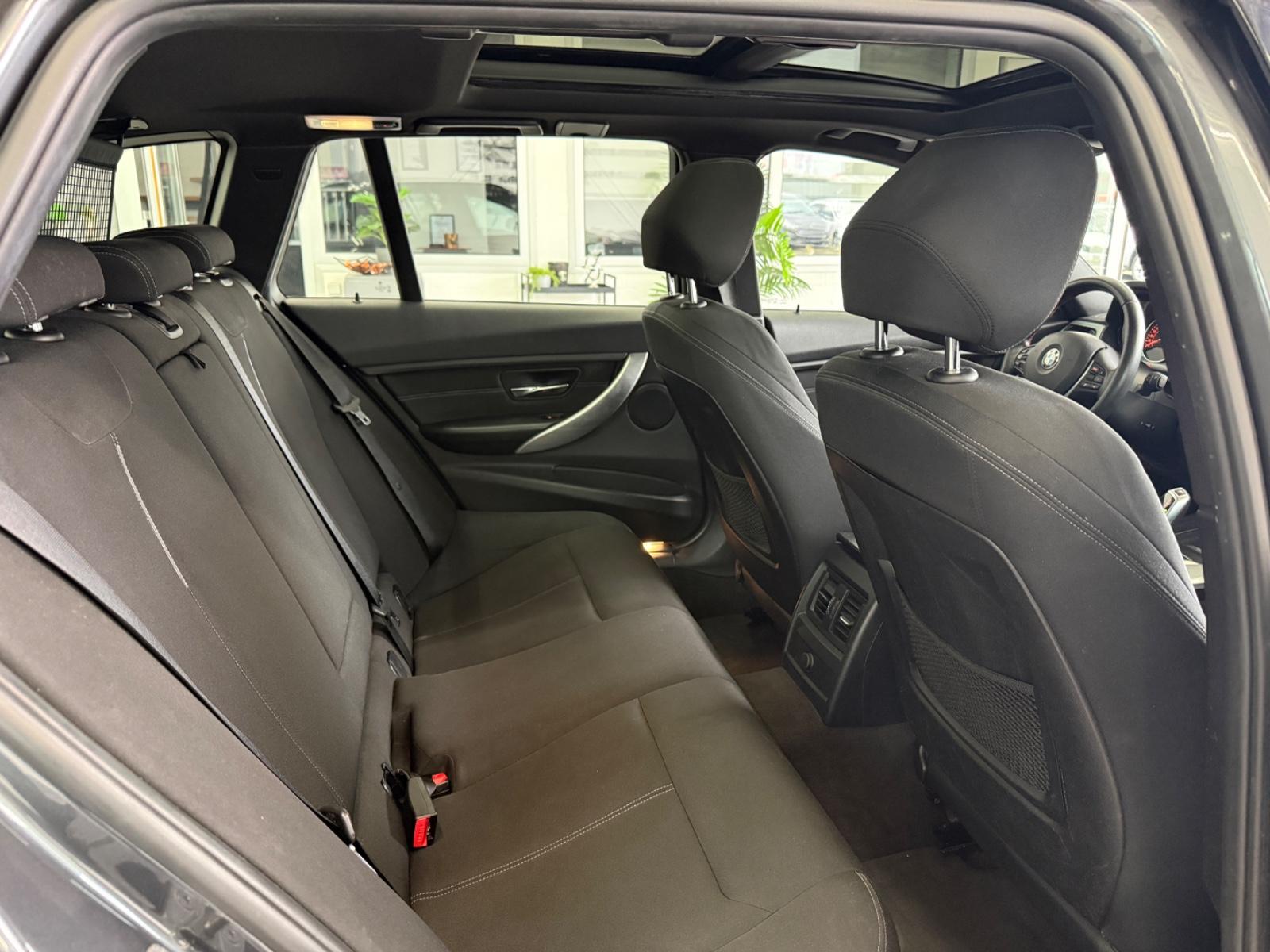 BMW 320 d*SPORT*AUTO*PANO*NAVI*CAM*HUD*BI-XN*LED*TMP