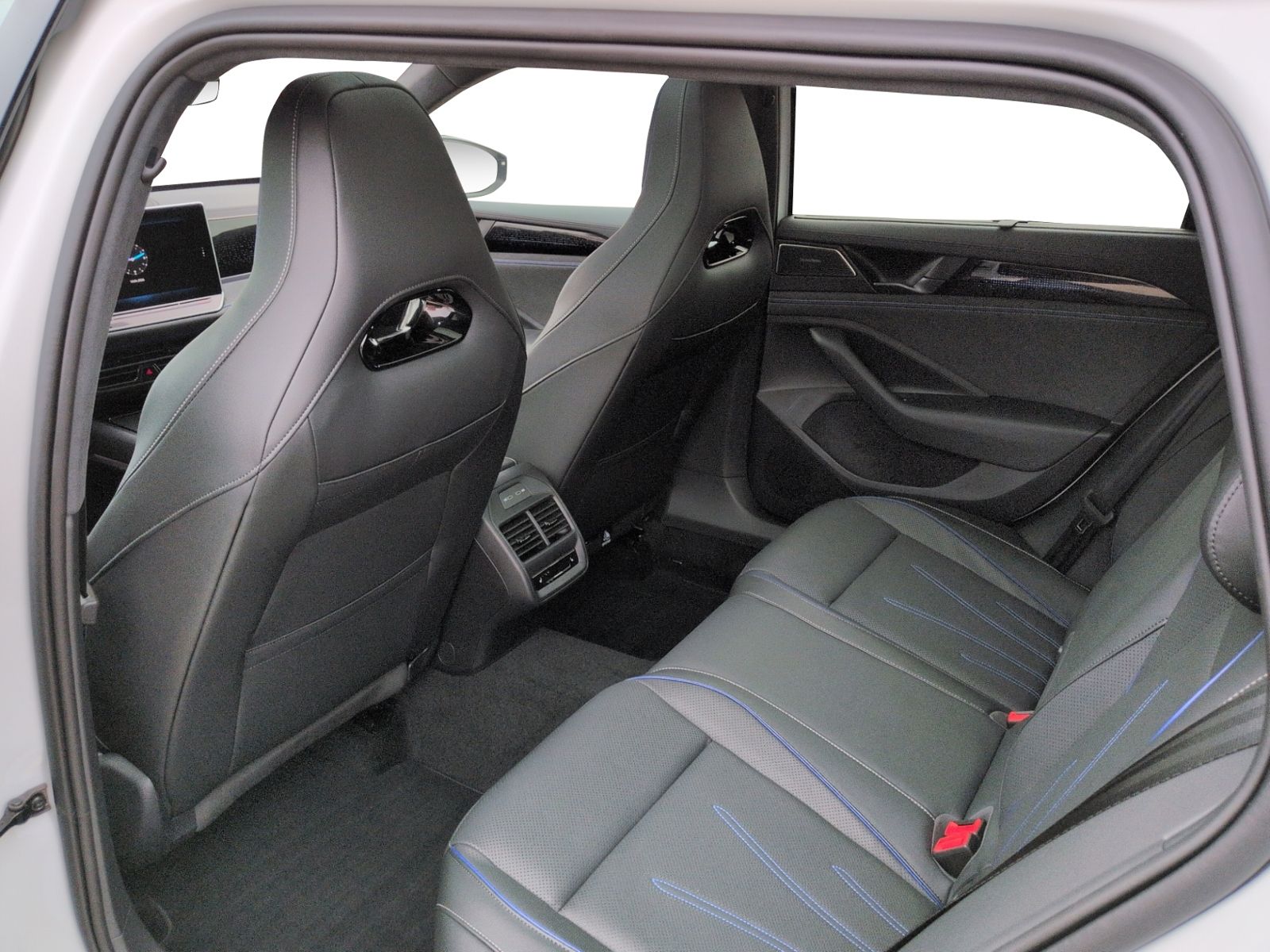 Passat R-Line 2.0 TDI 4MO DSG STHZ+PANO+AHK+