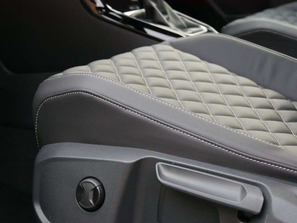 Fahrzeugabbildung Volkswagen T-Roc Cabriolet R-Line 1.5 TSI DSG AHK Navi