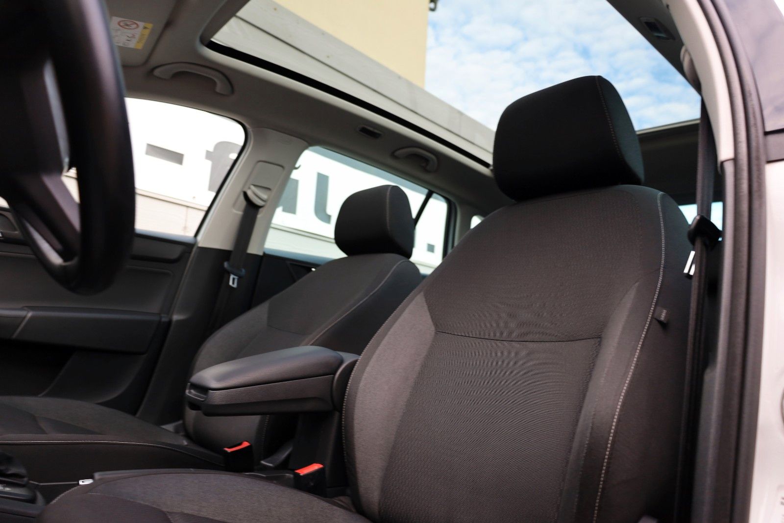 Fahrzeugabbildung SKODA Rapid Spaceback Ambition Navi,Panorama,SH,PDC