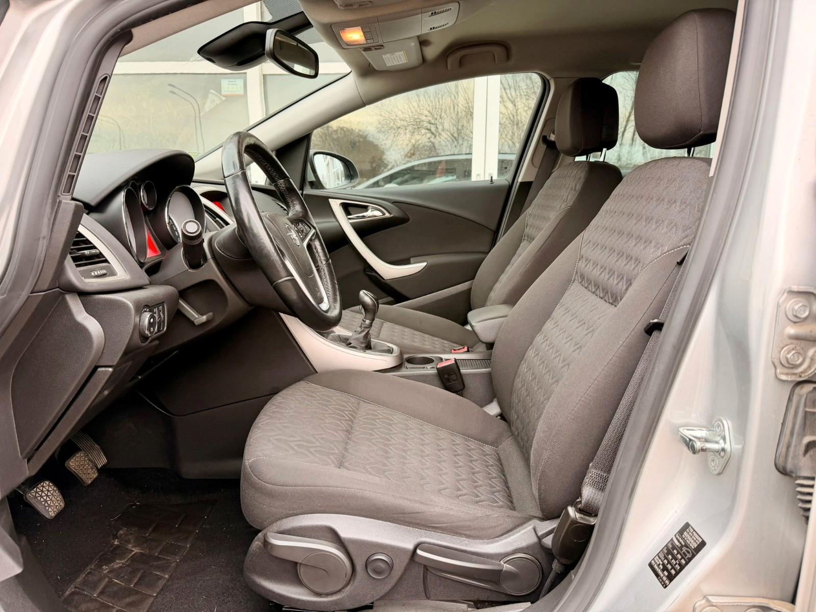 Opel Astra 2013 — photo 7