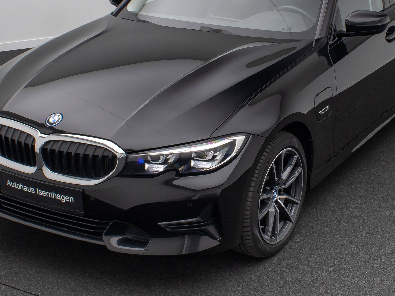 Fahrzeugabbildung BMW 320e Sport Line Alarm DAB PDC GeschwindigReg 18"