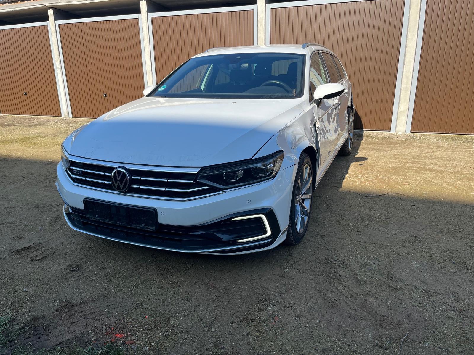 Volkswagen Passat GTE DSG,Led,Kamera,Virtual,Alcantara,Navi