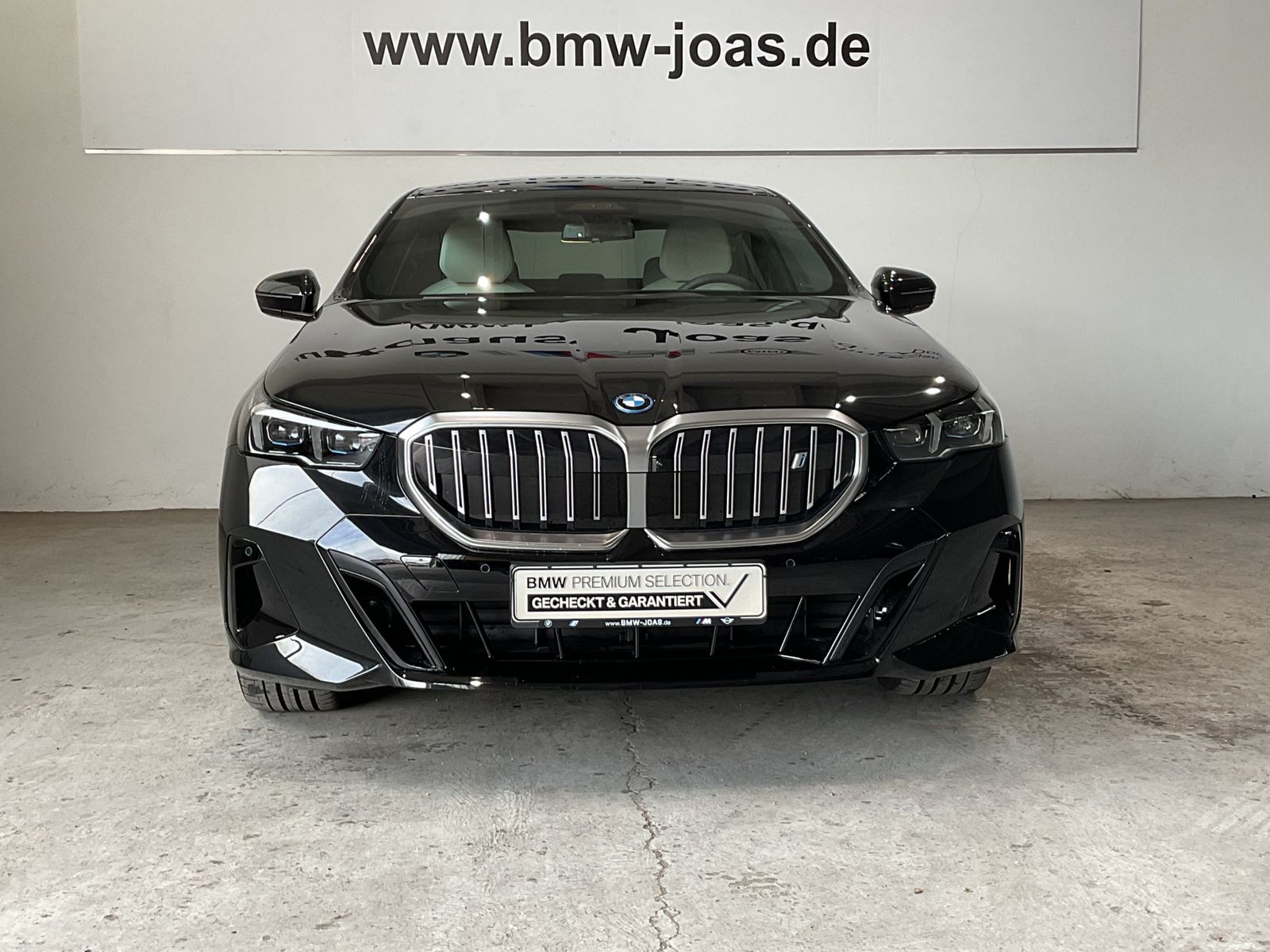 Fahrzeugabbildung BMW i5 xDrive40 Autobahnassistent, M Sportpaket, Sit