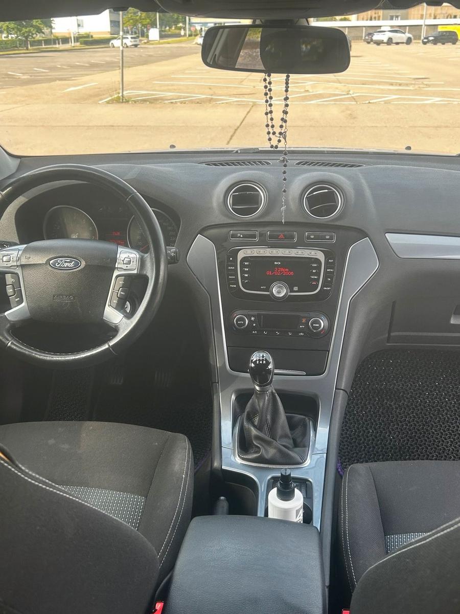 Ford Mondeo 2010 — photo 8