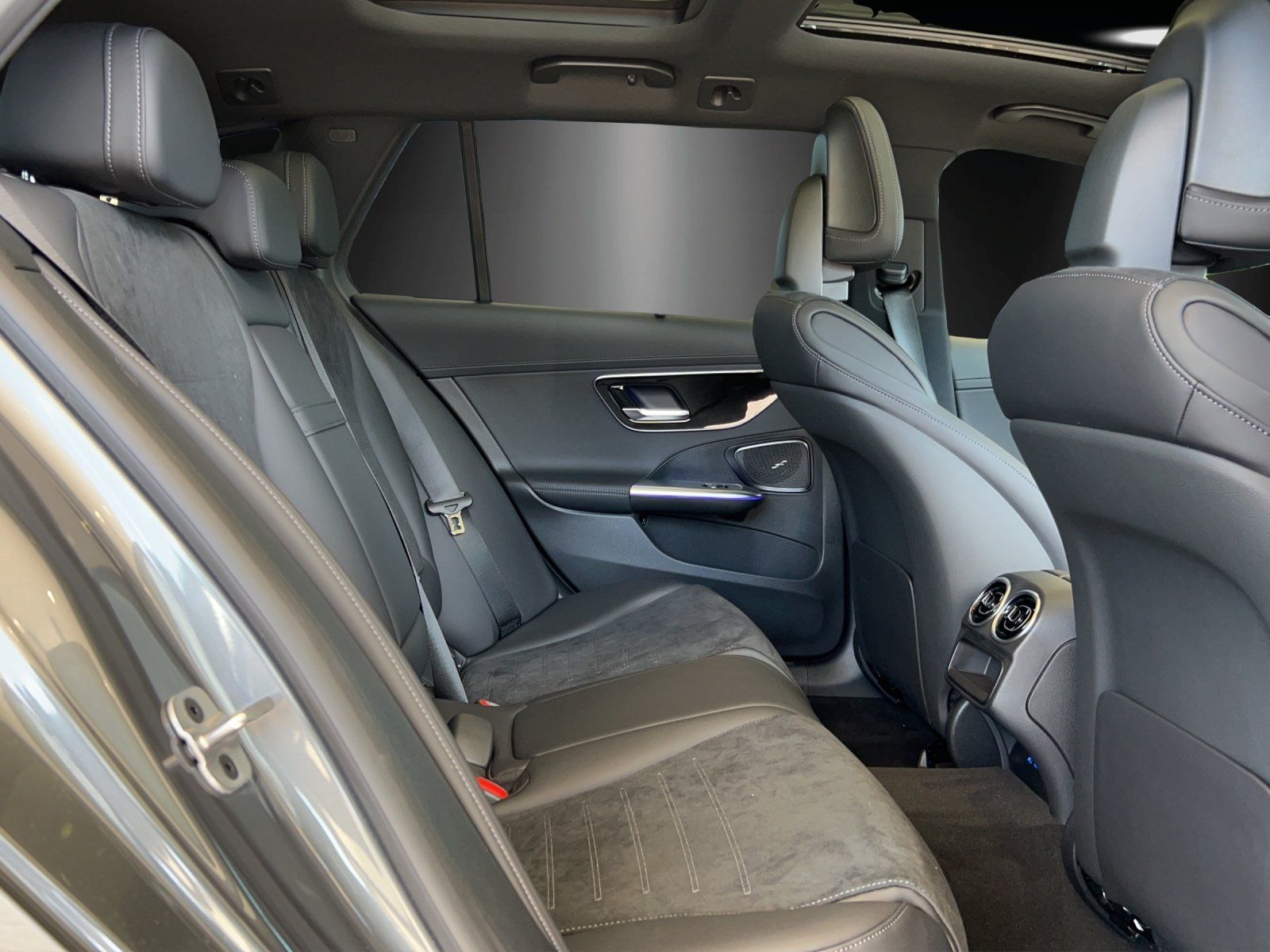 Fahrzeugabbildung Mercedes-Benz C 220 d T AMG Digital DISTRO Pano WINTER 360 19"