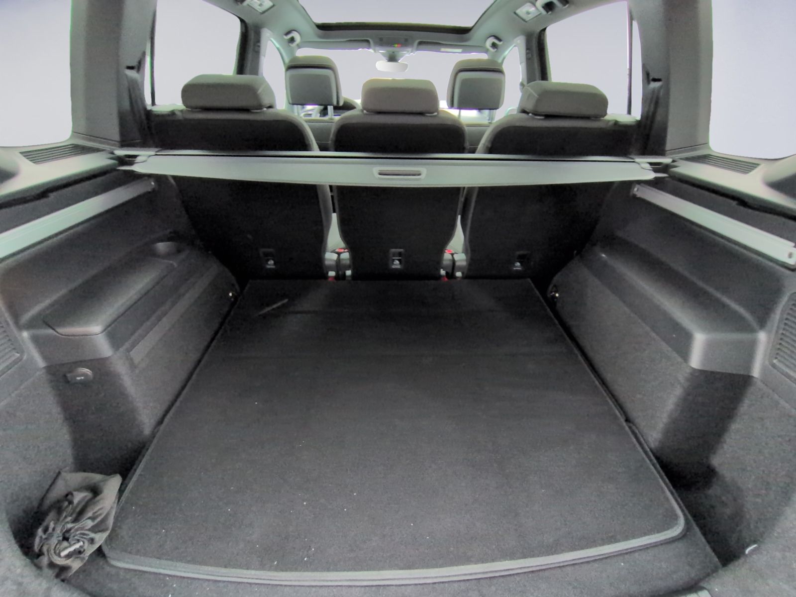 Touran 2.0 TDI DSG R Line 7Sitze+AHK+PANO+MATRIX