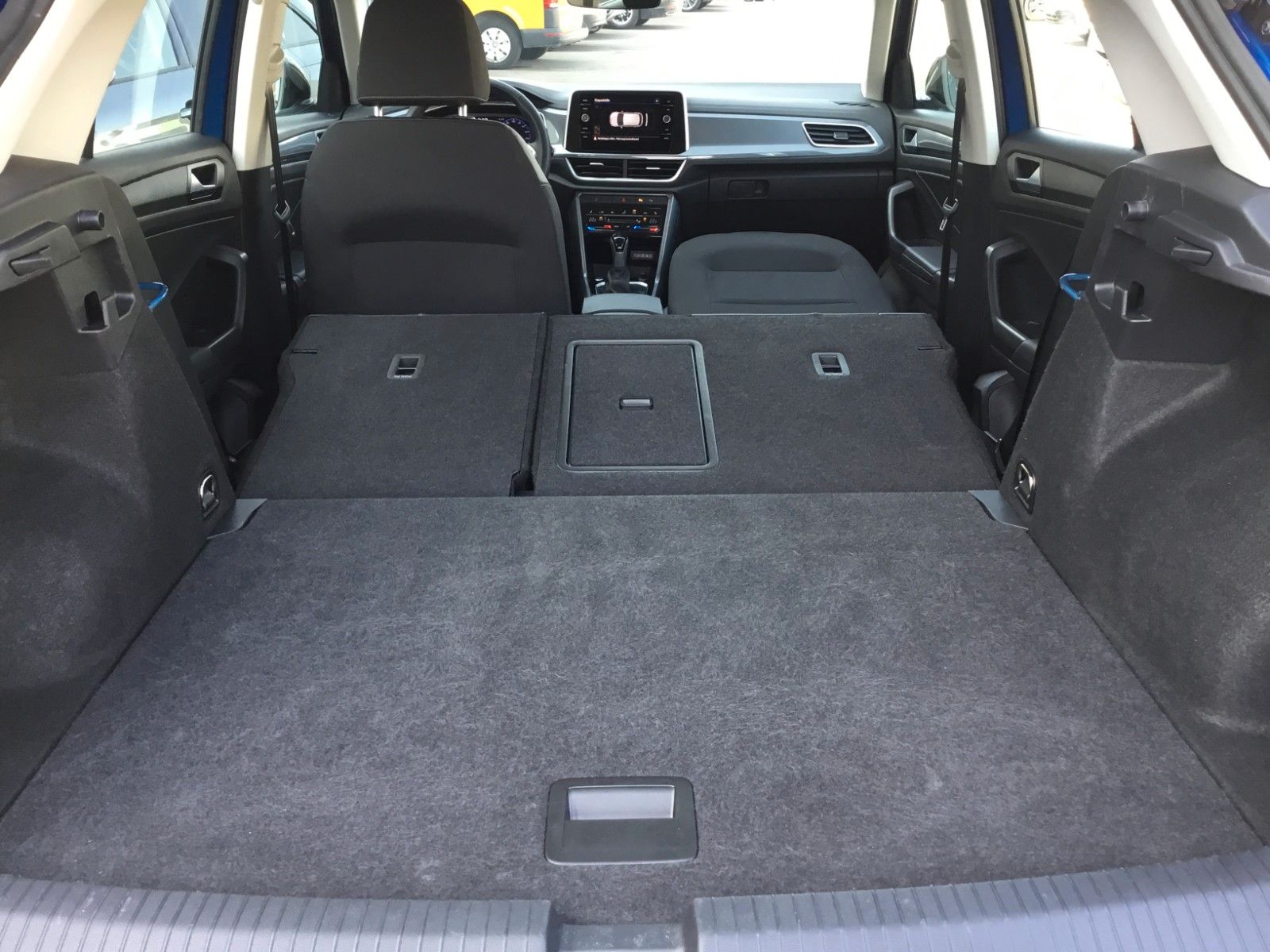 Fahrzeugabbildung Volkswagen T-Roc 1.5 TSI DSG Style+AHK+LED+ACC+17"+Kamera