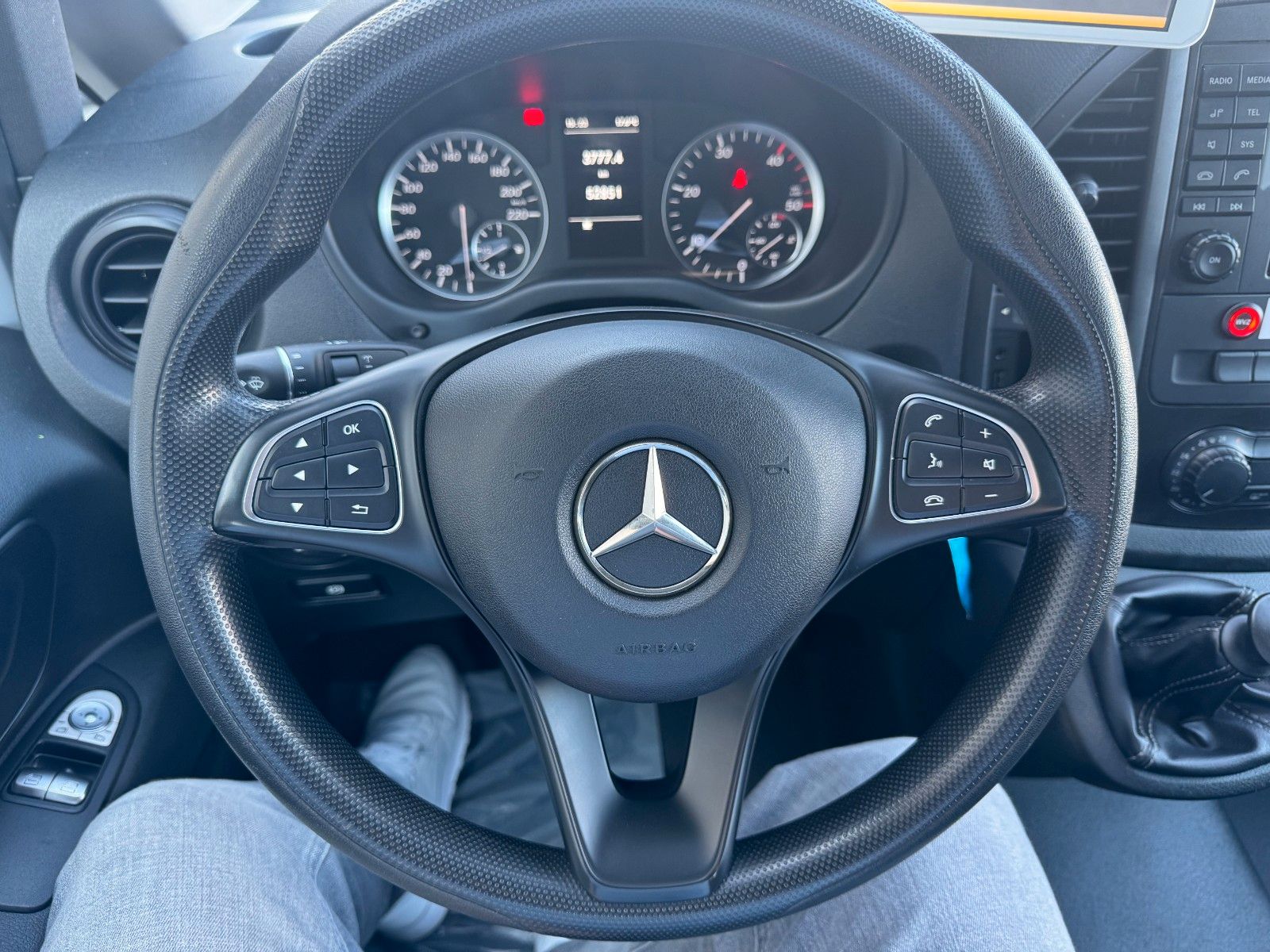 Fahrzeugabbildung Mercedes-Benz Vito 111 CDI Tourer Begleitfahrzeug BF3+ / WVZ