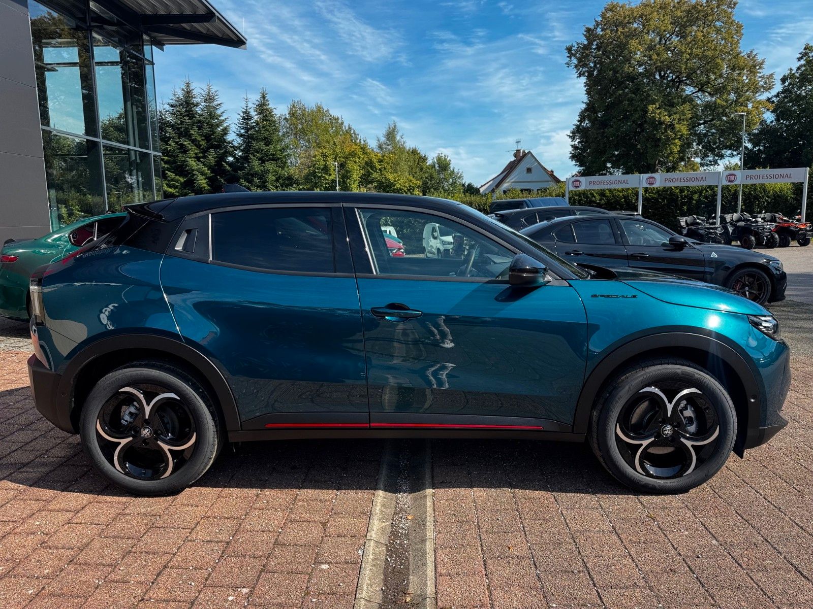 Fahrzeugabbildung Alfa Romeo Junior 1.2 Speciale Automatik Navi LED Sitzhzg.