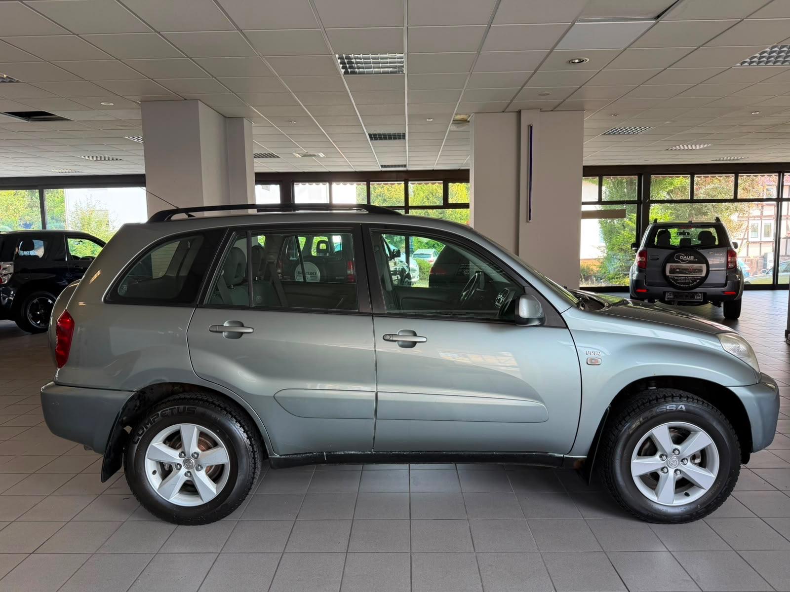 Toyota RAV4 2.0 VVT-i 150 ch 4x4 Sol • Attelage • Radar de recul