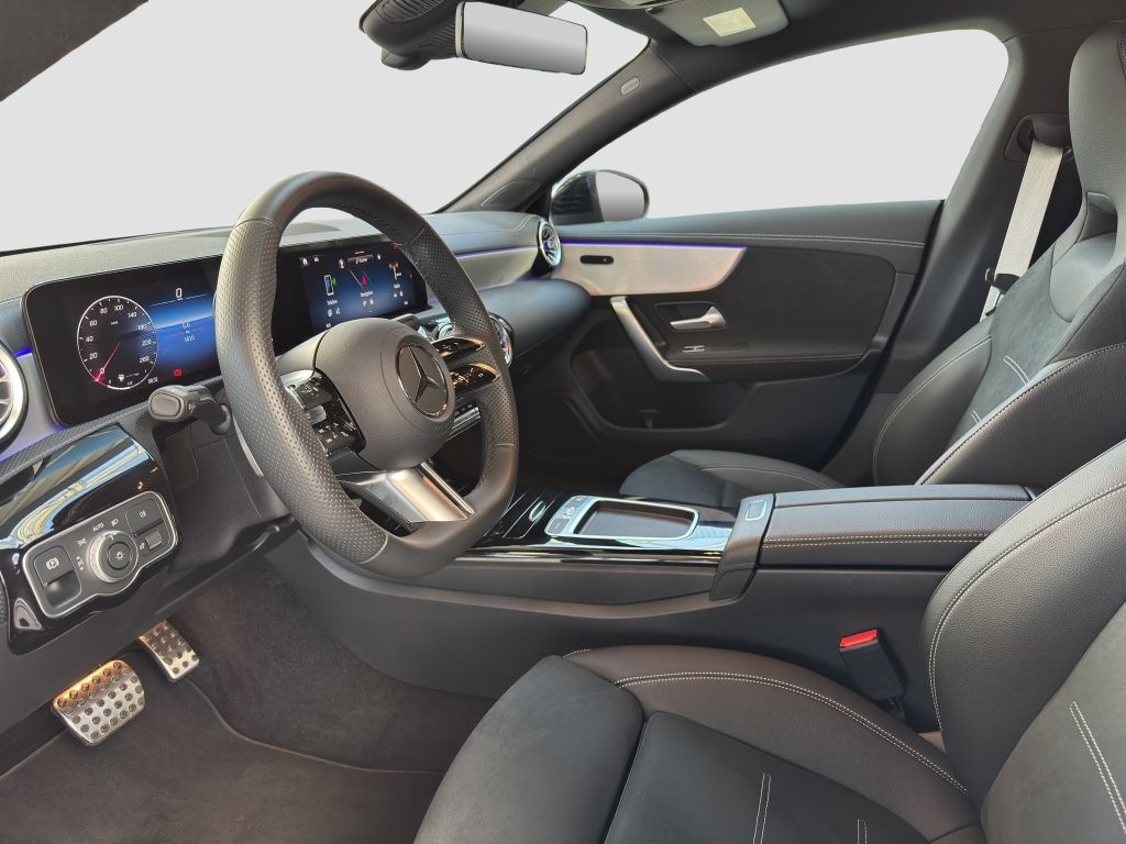 Fahrzeugabbildung Mercedes-Benz CLA 200 Coupé Fernlichtass.*KeyLess*LED*PDC*ACC