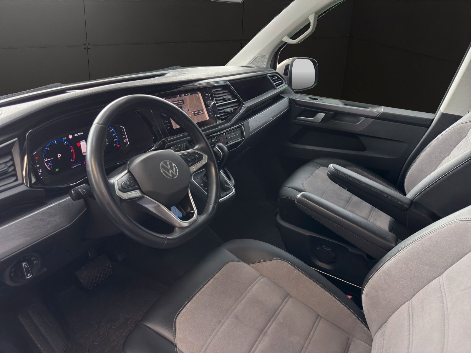 Fahrzeugabbildung Volkswagen T6.1 Multivan*Gen.6*AHK*Kamera*Zelt*Camper-Umbau