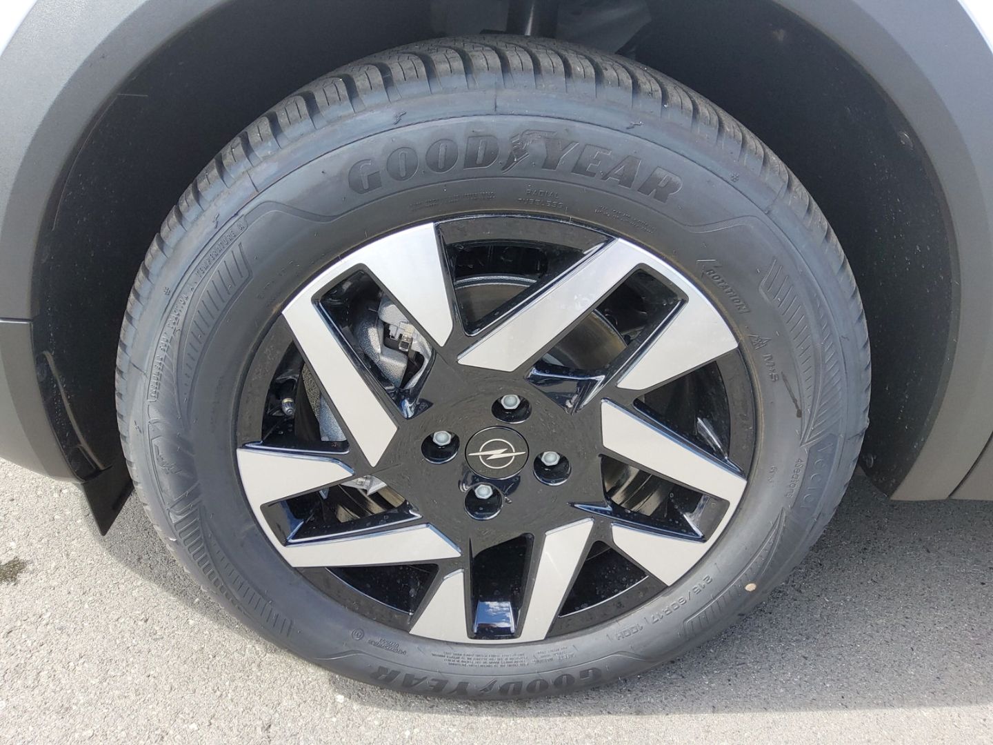 Fahrzeugabbildung Opel Mokka-e Edition Wärmepumpe Komfort-Paket LED Car