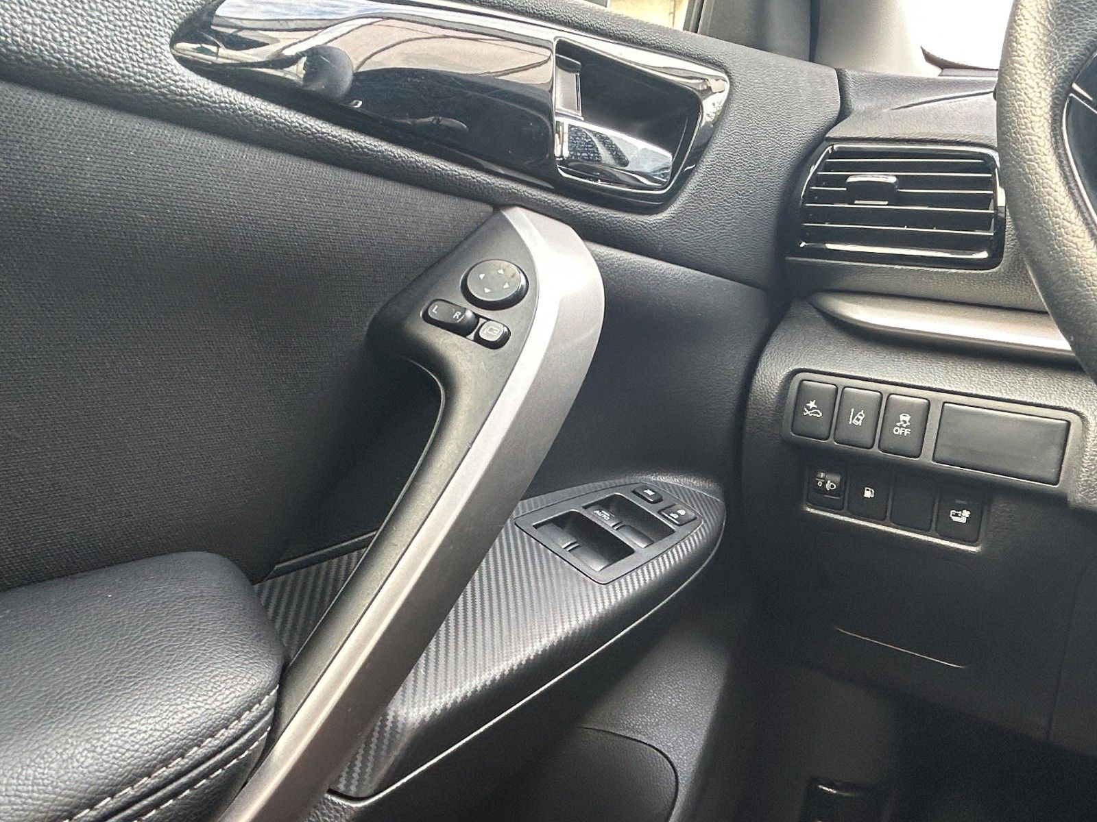 Fahrzeugabbildung Mitsubishi Eclipse Cross 4x4 Hybrid(Benzin/Elektro) Aut/AHK