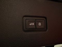 AUDI Q8 55 TFSI quattro LENKRAD-,SITZHZG AHK HEADUP