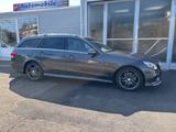 Mercedes-Benz E 220CDI BlueTec 4Matic AMG Sportpaket*Vollausst - Mercedes-Benz E 220: Cdi Sport