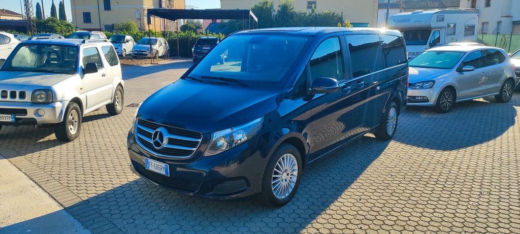 Image of Mercedes-Benz V 220