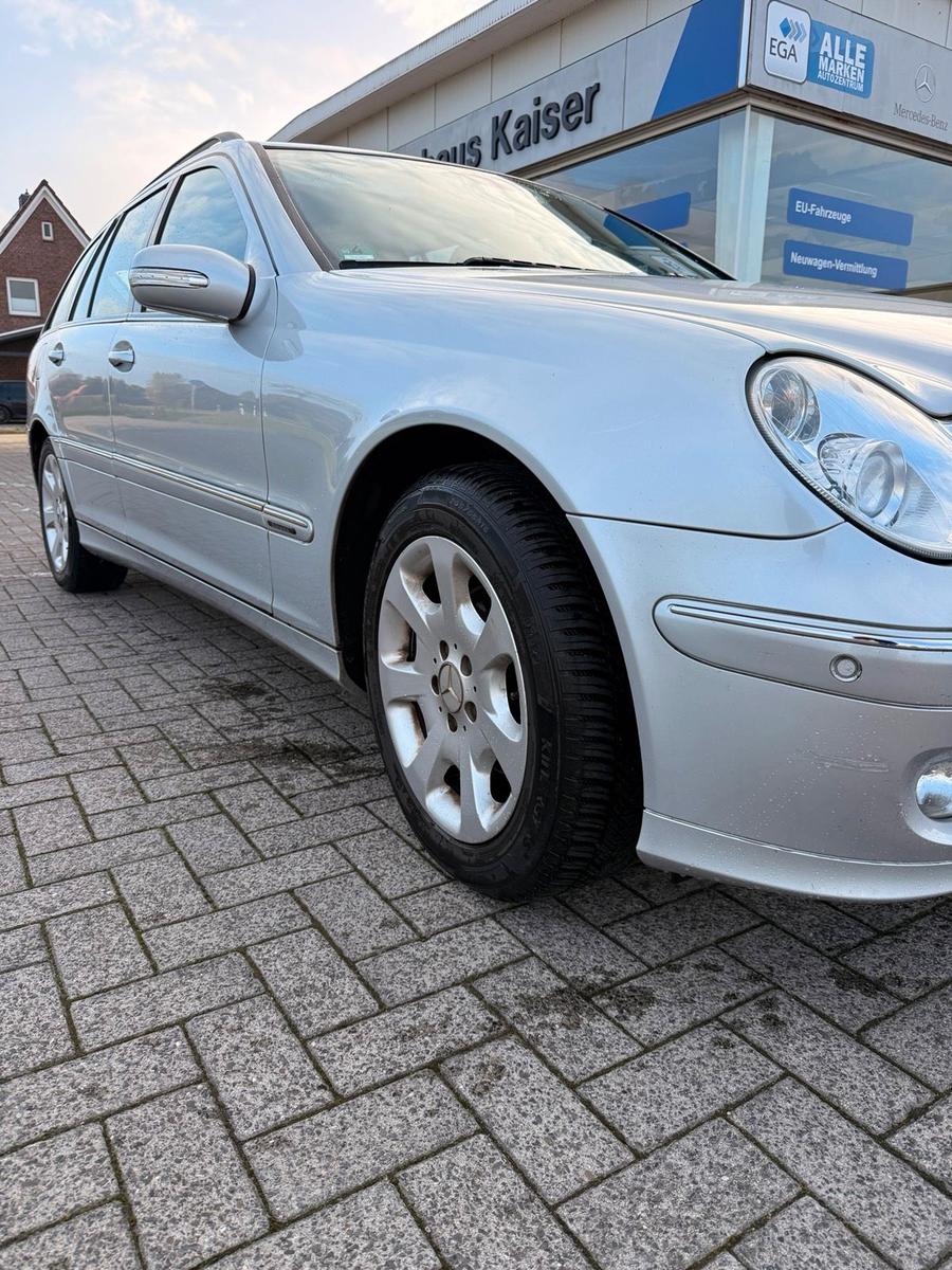 Mercedes-Benz  2006 — rear view