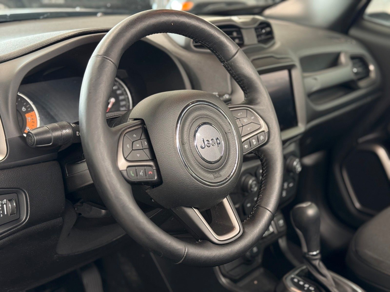 Fahrzeugabbildung Jeep Renegade Limited S 4WD Technologie-Paket